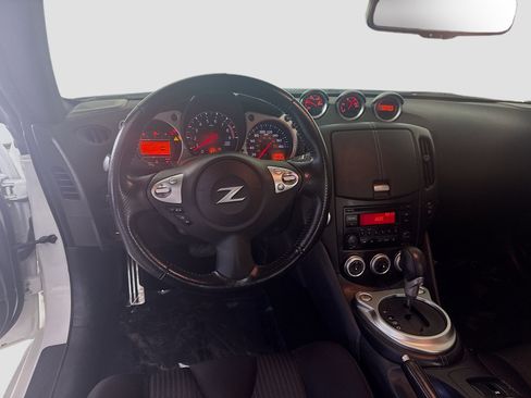 Used 2020 Nissan 370Z Coupe RWD image 17