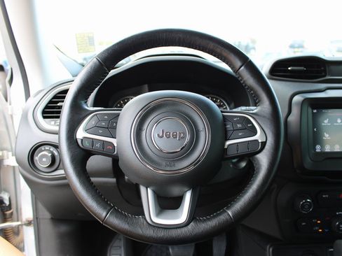 Used 2018 Jeep Renegade Latitude w/ Cold Weather Group AWD/4WD image 15