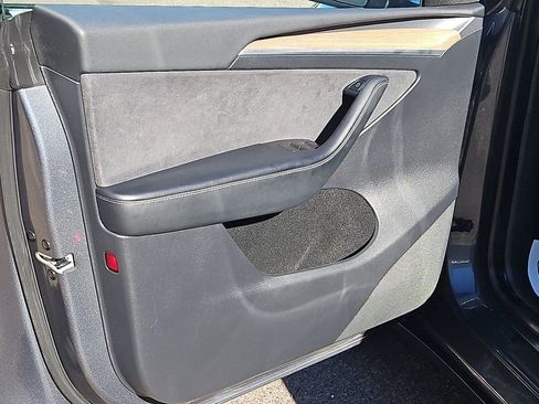 Used 2023 Tesla Model Y Performance image 13