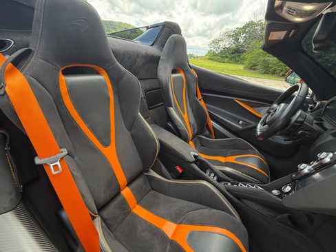 Used 2021 McLaren 720S Performance RWD image 23