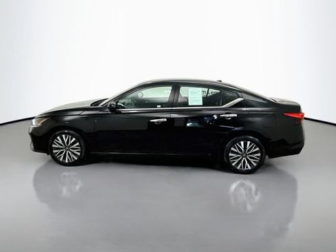 Used 2023 Nissan Altima 2.5 SV AWD/4WD image 4