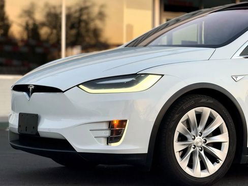Used 2016 Tesla Model X 75D image 4