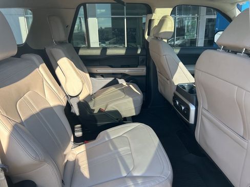Used 2022 Ford Expedition Max Limited image 21