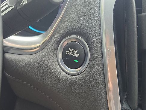 Used 2023 Chevrolet Traverse LT image 24