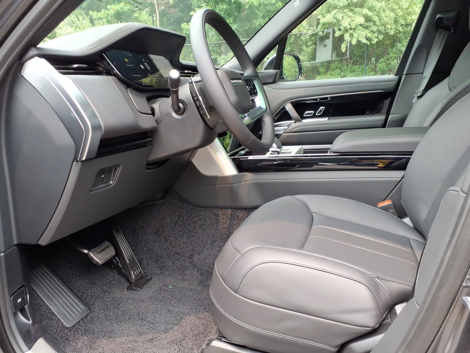 New 2026 Land Rover Range Rover Long Wheelbase SE AWD/4WD image 17