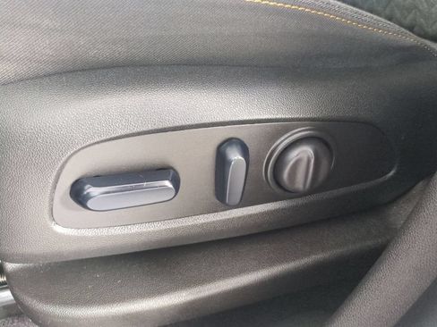Used 2024 Chevrolet Equinox LT FWD image 23