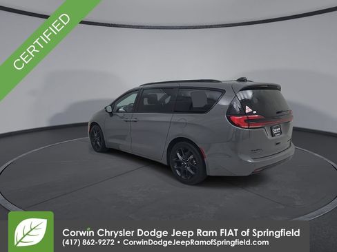 Certified 2025 Chrysler Pacifica Limited FWD image 11
