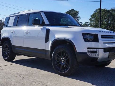 Used 2025 Land Rover Defender 110 S image 2