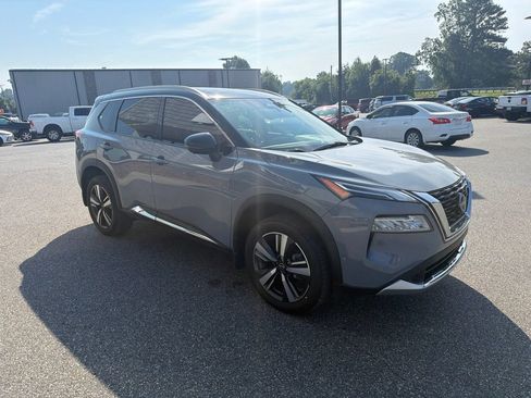 Used 2023 Nissan Rogue Platinum FWD image 11