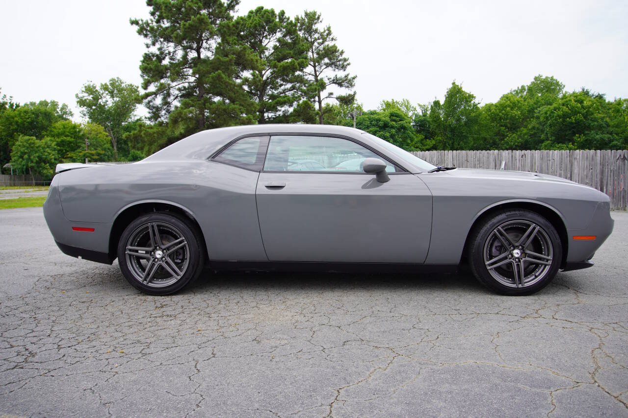 Used 2019 Dodge Challenger SXT RWD image 8