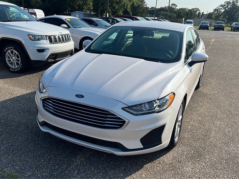 Used 2020 Ford Fusion SE FWD image 2