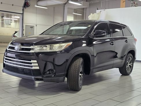 Certified 2019 Toyota Highlander LE FWD image 9