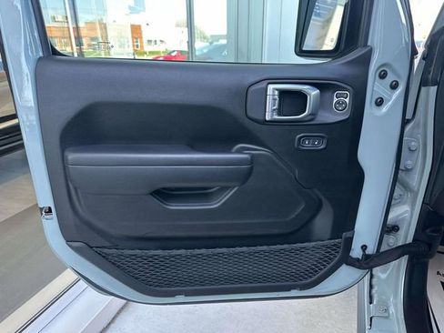 Used 2023 Jeep Wrangler Sport AWD/4WD image 43