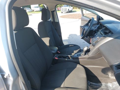 Used 2016 Ford Focus SE w/ Reverse Sensing Package FWD image 10