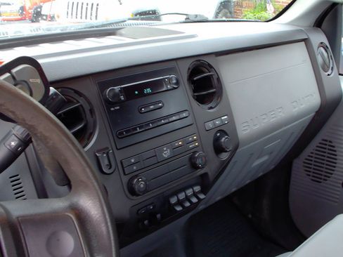 Used 2011 Ford F350 XL w/ FX4 Off Road Pkg AWD/4WD image 10