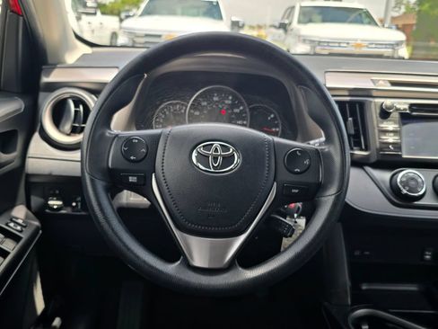 Used 2016 Toyota RAV4 LE FWD image 14
