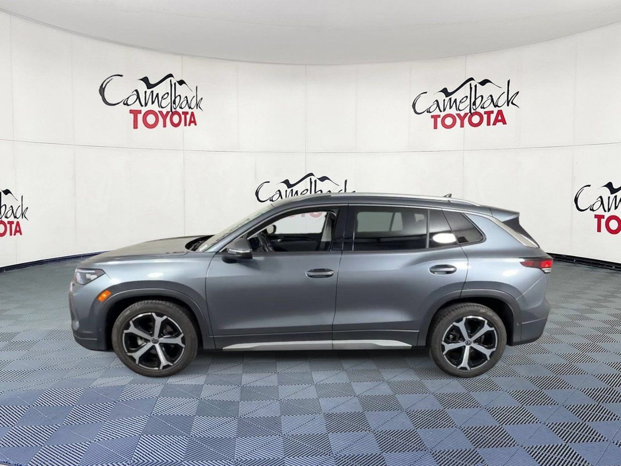 Used 2026 Volkswagen Tiguan SE FWD image 8