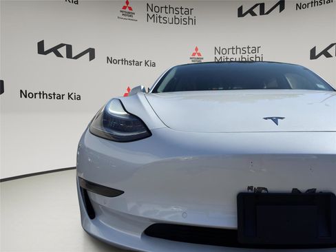 Used 2019 Tesla Model 3 Mid Range image 4