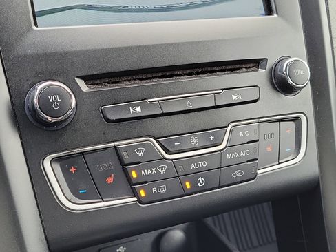 Used 2018 Ford Fusion SE w/ Equipment Group 201A image 27