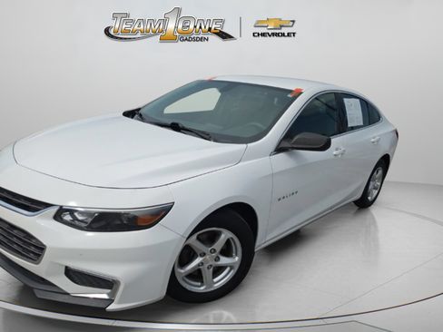 Used 2017 Chevrolet Malibu LS w/ LPO, Convenience Package 1 FWD image 4