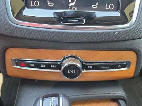 Used 2022 Volvo XC90 T6 Momentum w/ Advanced Package AWD/4WD image 37