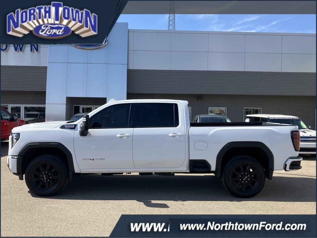 Used 2024 GMC Sierra 2500 AT4 AWD/4WD image 1