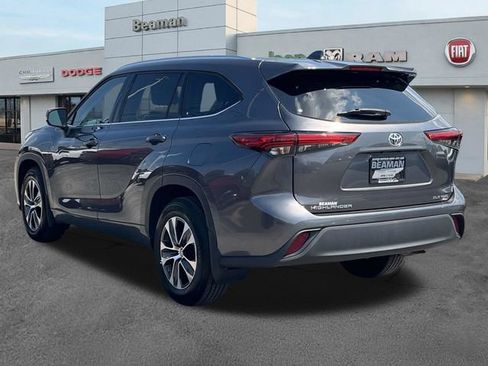 Used 2021 Toyota Highlander XLE AWD/4WD image 5