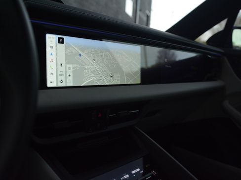 Certified 2025 Porsche Macan 4 Electric image 21