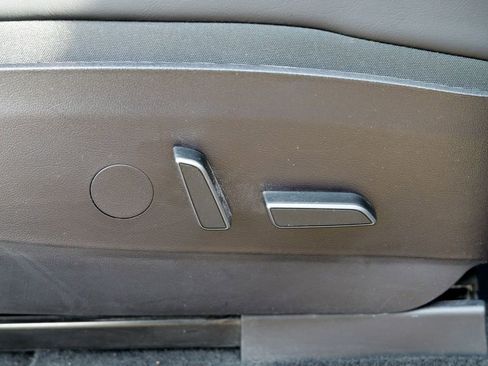 Used 2022 Tesla Model Y Long Range image 34