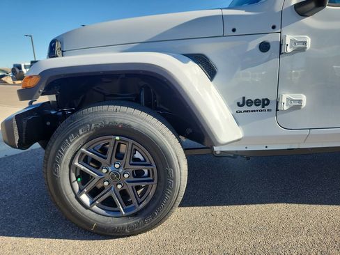 New 2026 Jeep Gladiator Sport AWD/4WD image 5