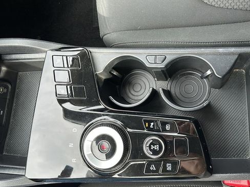 Used 2023 Kia Sportage LX image 9