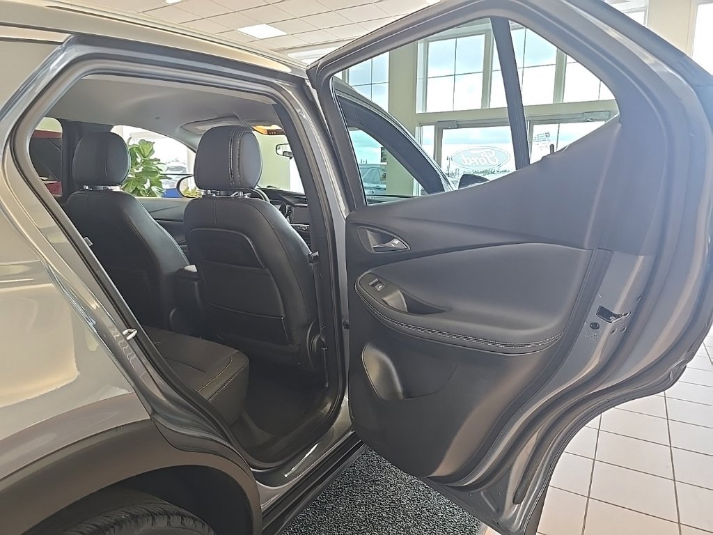 Used 2020 Buick Encore GX Select AWD/4WD image 38