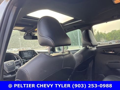 Used 2021 Toyota Highlander XSE FWD image 20