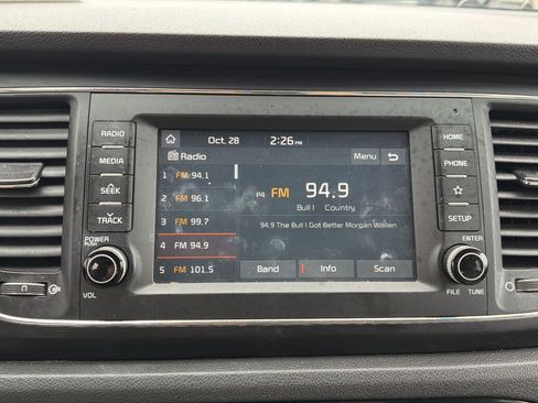 Used 2021 Kia Sedona LX image 4