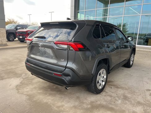 Used 2022 Toyota RAV4 LE image 8
