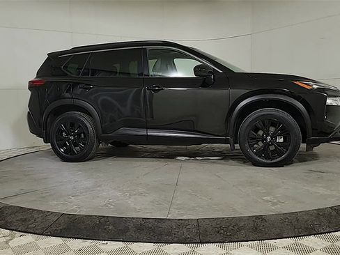 Used 2023 Nissan Rogue SV w/ SV Premium B Package image 7