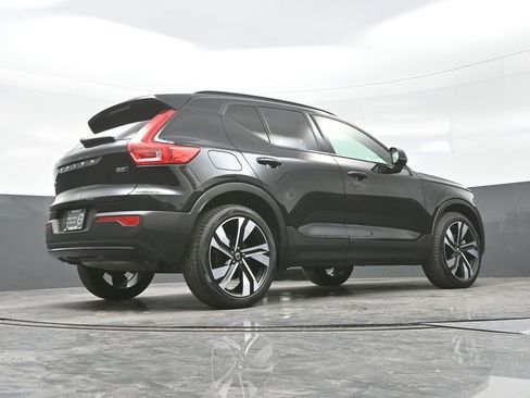Used 2025 Volvo XC40 B5 Ultra image 27