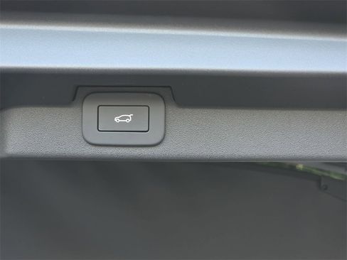 New 2026 Land Rover Discovery Limited Edition image 13