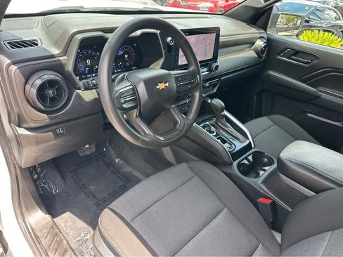 Used 2025 Chevrolet Colorado W/T AWD/4WD image 16