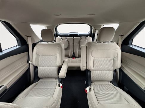 Used 2022 Ford Explorer XLT image 13