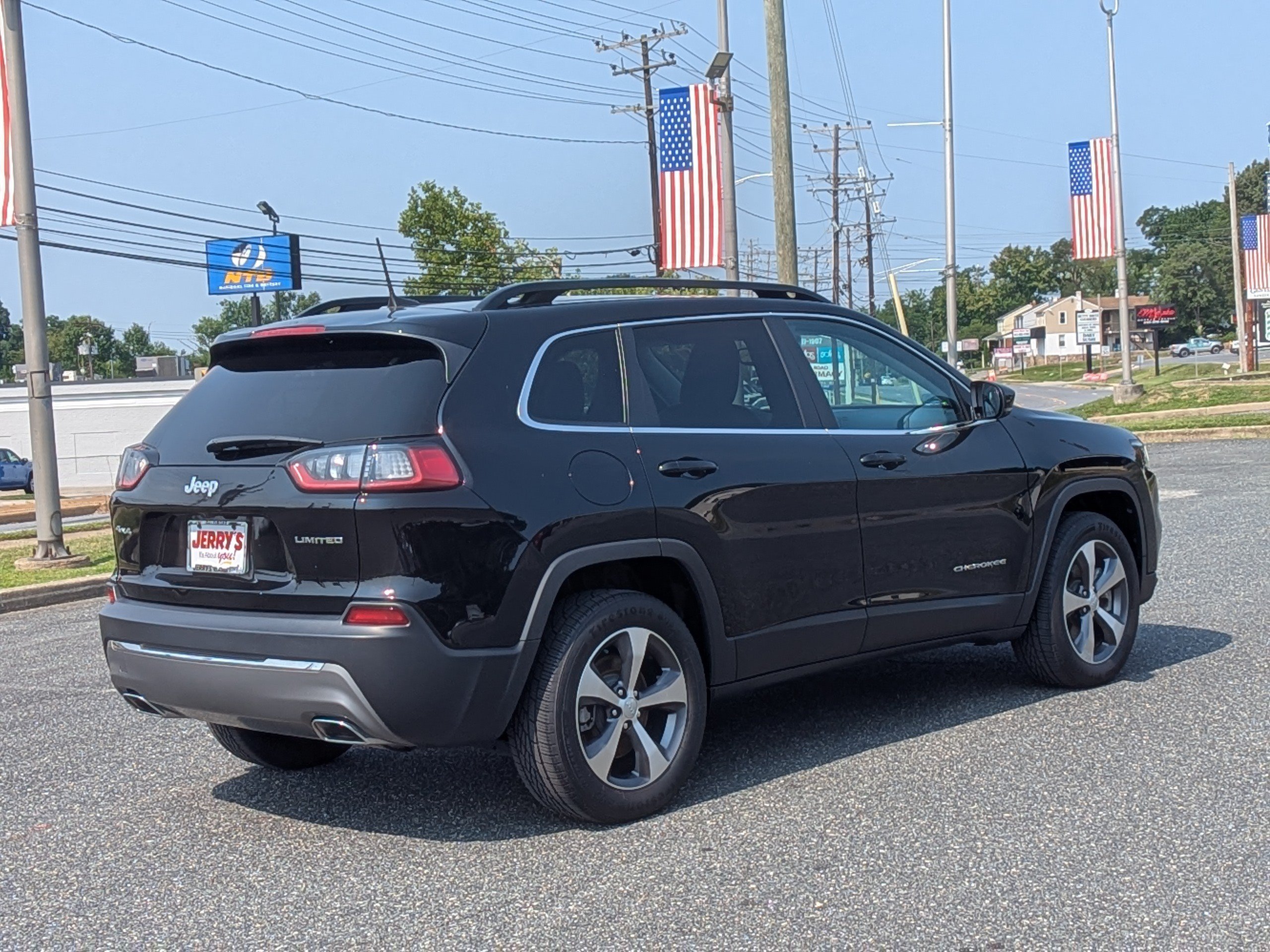 Used 2022 Jeep Cherokee Limited AWD/4WD image 9
