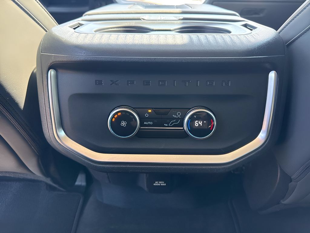 Used 2025 Ford Expedition Active AWD/4WD image 29
