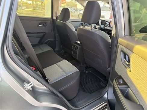 Used 2023 Nissan Rogue SV image 30