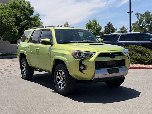 Used 2023 Toyota 4Runner TRD Off-Road Premium w/ Moonroof Package AWD/4WD image 4