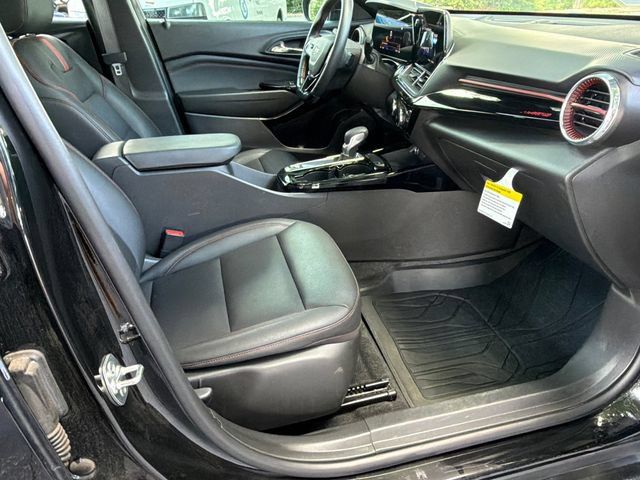 Used 2025 Chevrolet Trax RS w/ Sunroof Package FWD image 13