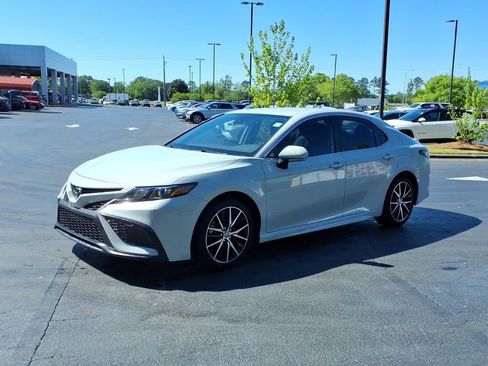 Used 2023 Toyota Camry SE FWD image 7
