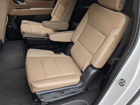 Used 2023 Chevrolet Suburban Premier image 17