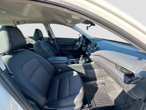 Used 2024 Nissan Altima 2.5 S image 13