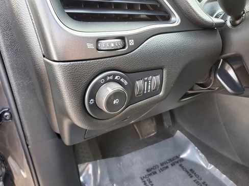 Certified 2022 Jeep Cherokee Trailhawk image 11