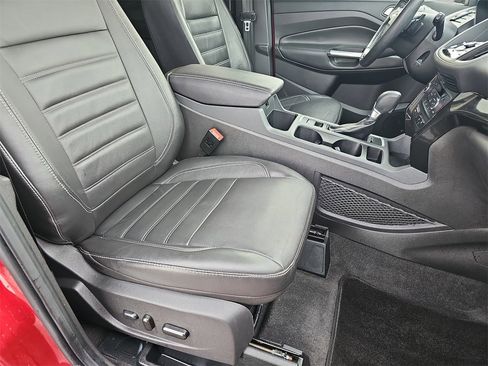 Used 2017 Ford Escape Titanium image 10